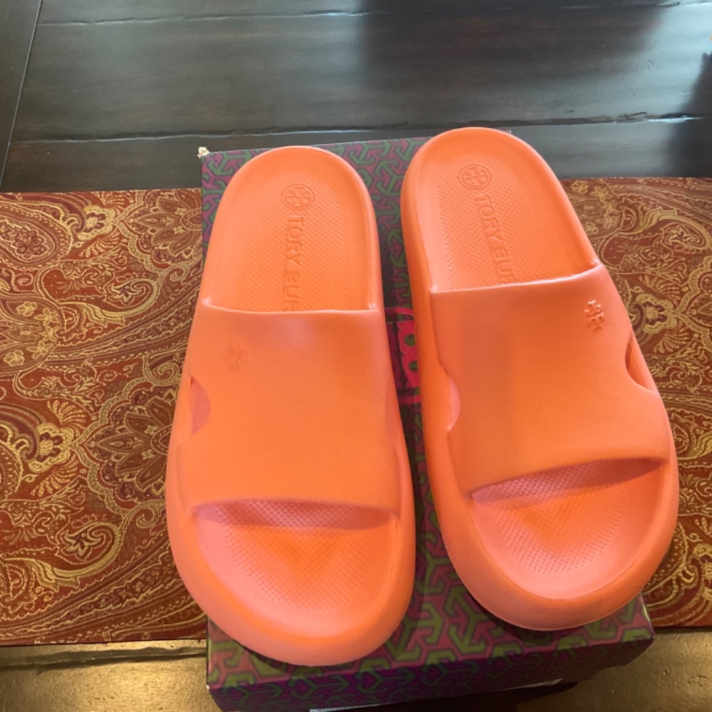 tory burch shower slide-eva sandals in Blush rose  size 7, BNIB,MSRP$158 - Picture 2 of 4